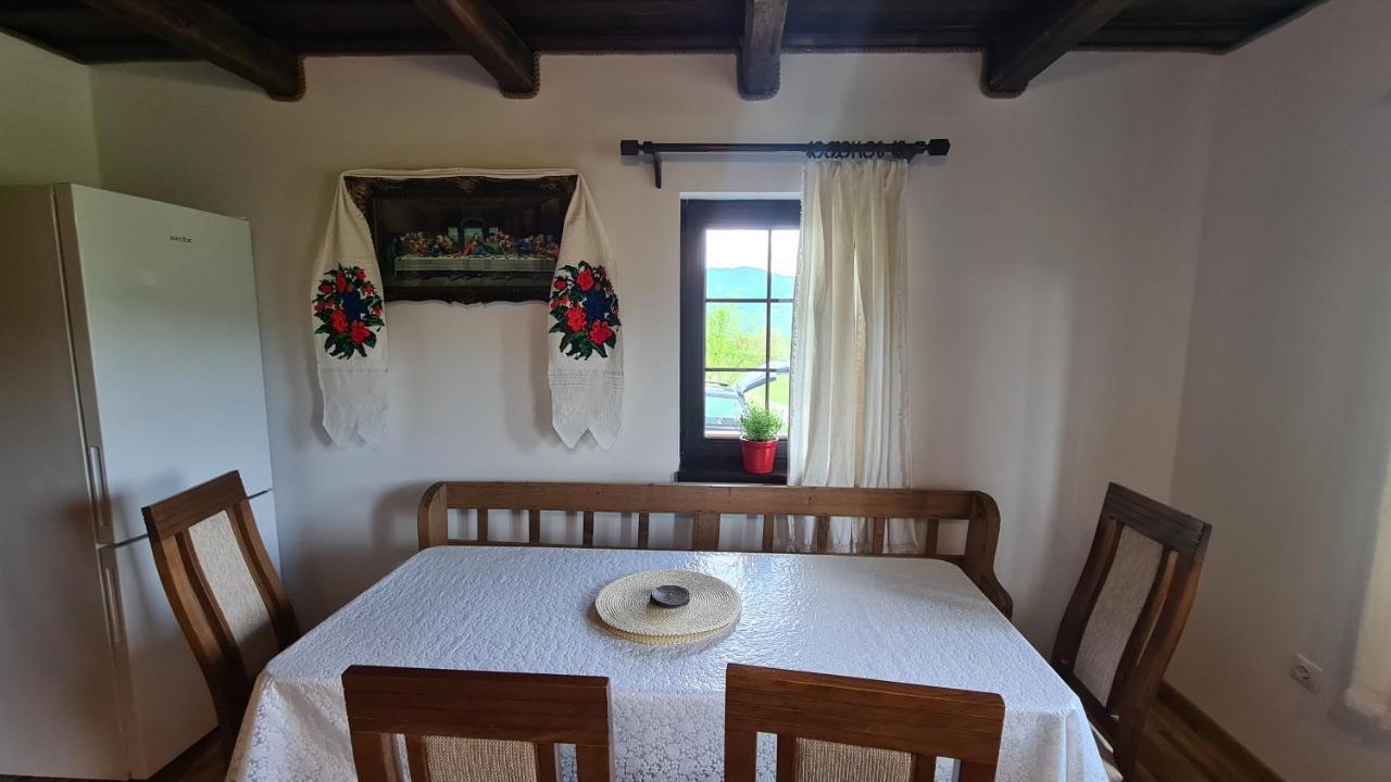 Villa Casa Bunicilor Din Oncesti Esterno foto