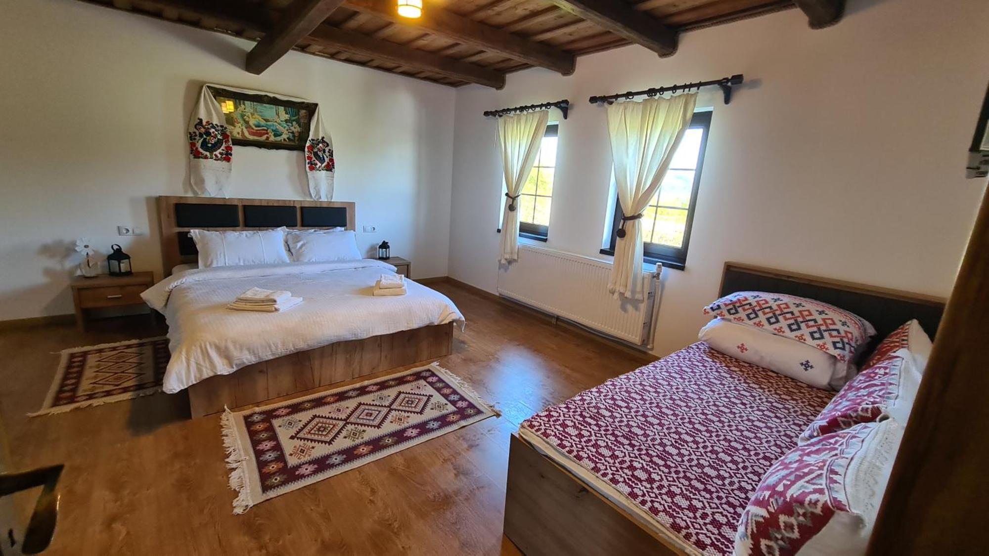 Villa Casa Bunicilor Din Oncesti Esterno foto